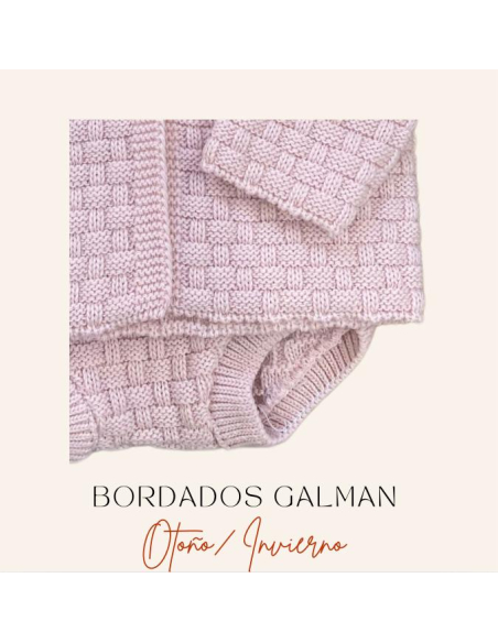 Conjunto Chaqueta y culotte de punto con gorrito